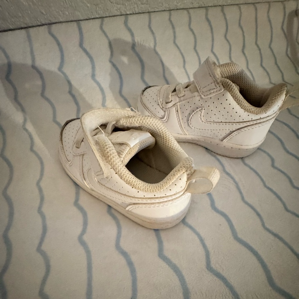 Baby white Nike size 4.5